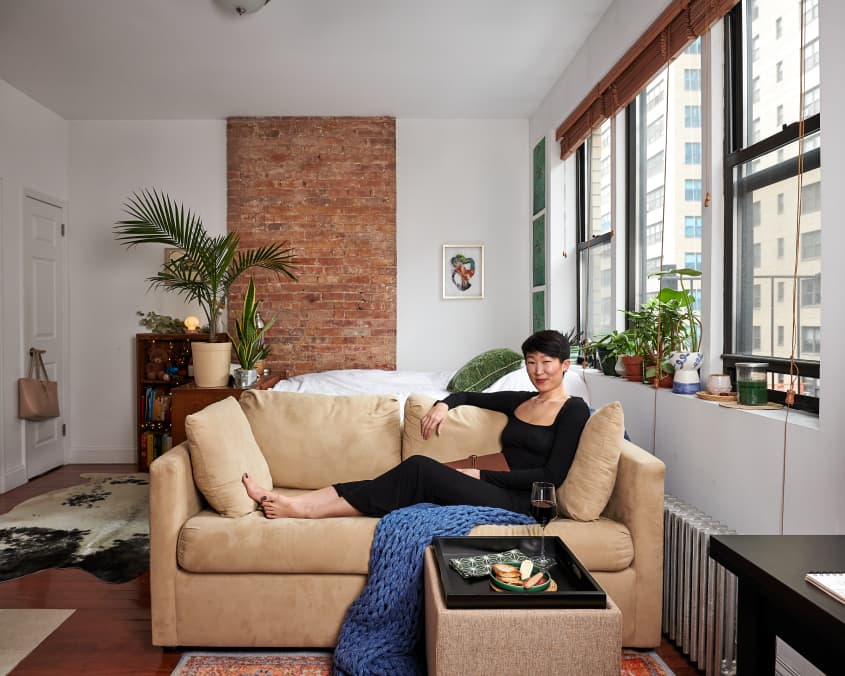 250-square-foot-nyc-studio-apartment-photos-apartment-therapy